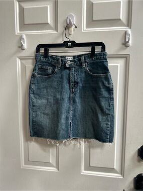 CK Calvin Klein Classic  Blue Denim Mini Skirt with raw hem Sz 2